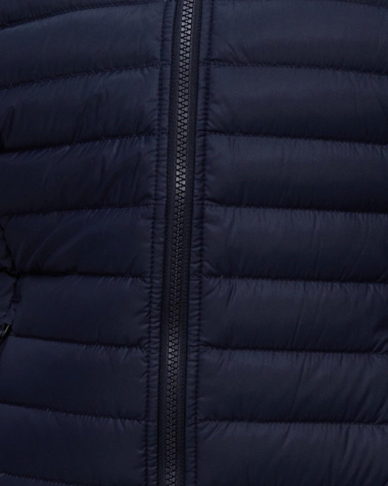 تمتد أسفل هوديي البحرية الوجه الشمالي