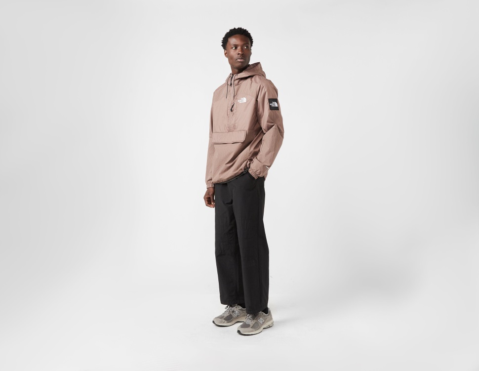 اقنع أنوراك الوجه الشمالي باللون البني