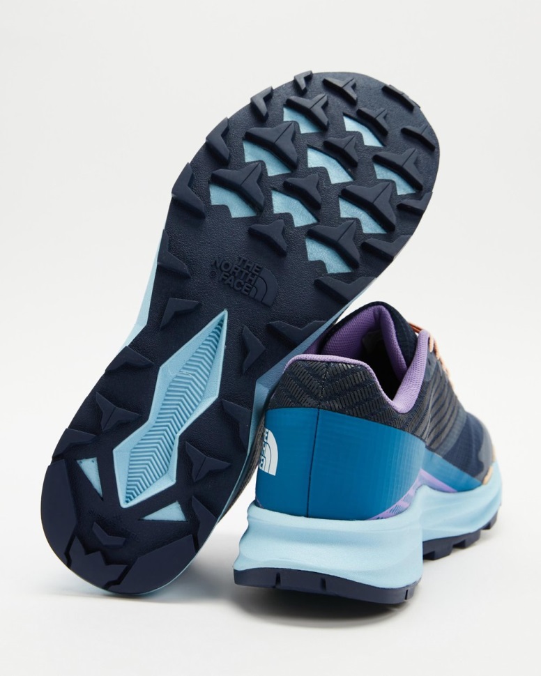 Vectiv Levitum المرأة في الشمال تواجه بانف الأزرق