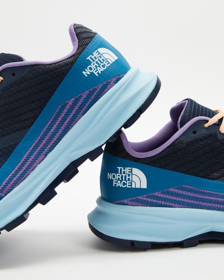 Vectiv Levitum المرأة في الشمال تواجه بانف الأزرق