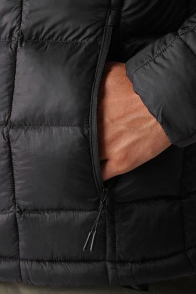 سترة حرارية سوداء الوجه الشمالي