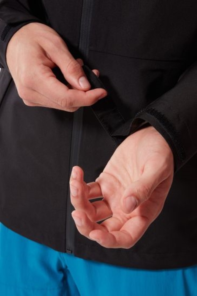 سترة سوداء خفيفة الوزن للوجه الشمالي