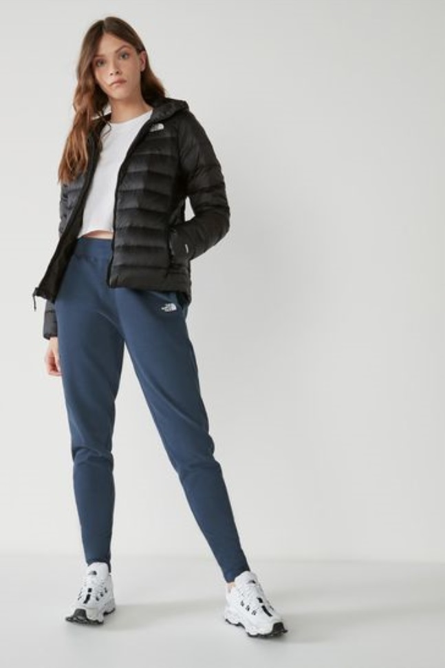 سترة بغطاء للرأس أكونكاجوا الوجه الشمالي