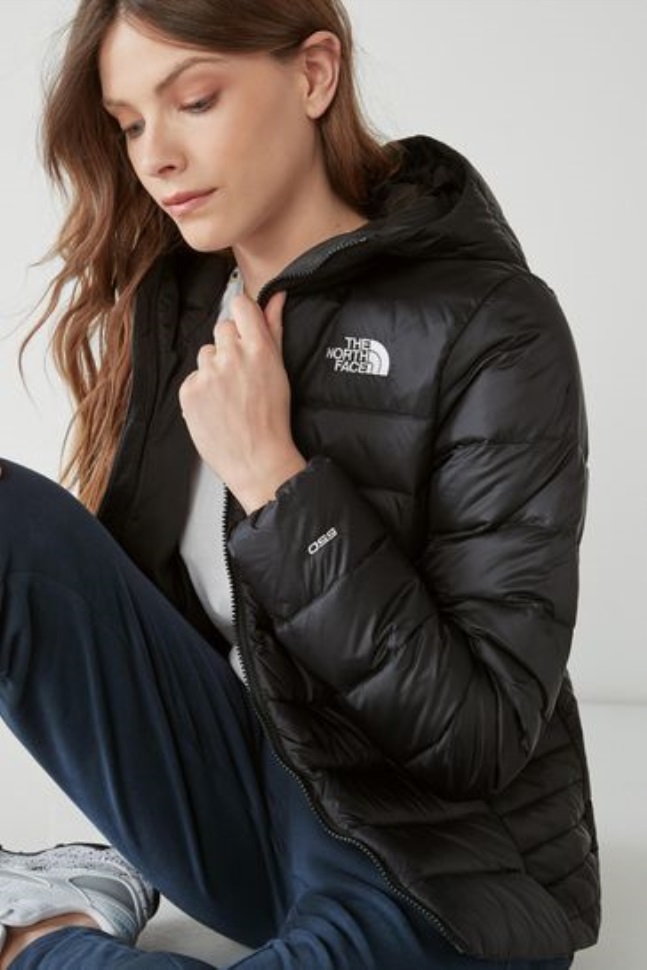 سترة بغطاء للرأس أكونكاجوا الوجه الشمالي