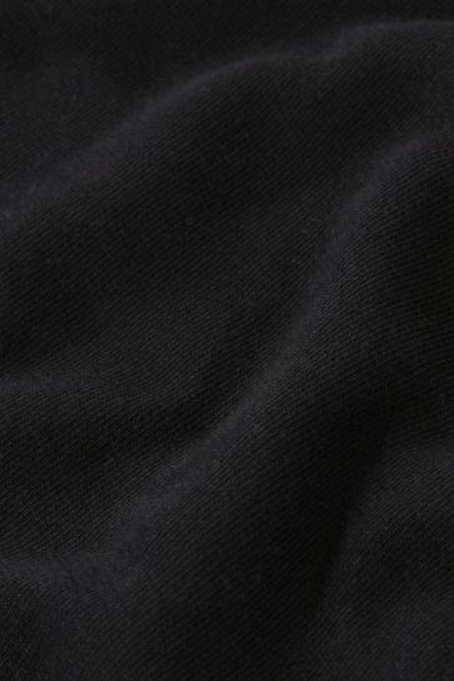 Zumu اللباس الأسود الوجه الشمالي