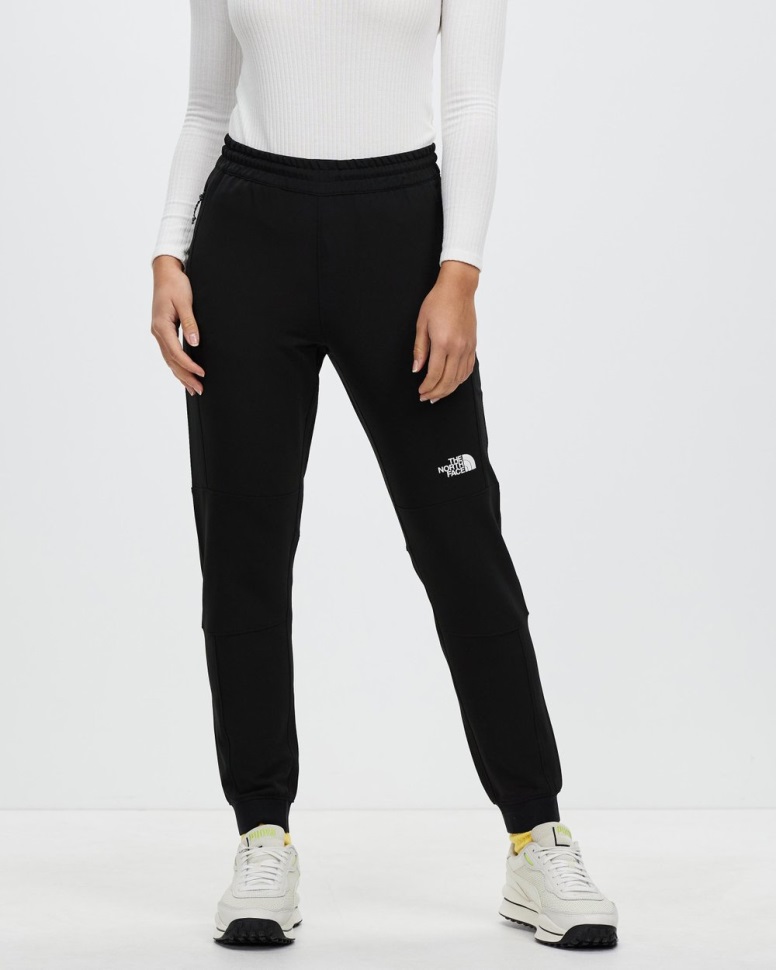 بنطال تيكوير من الجهة الشمالية باللون الأسود