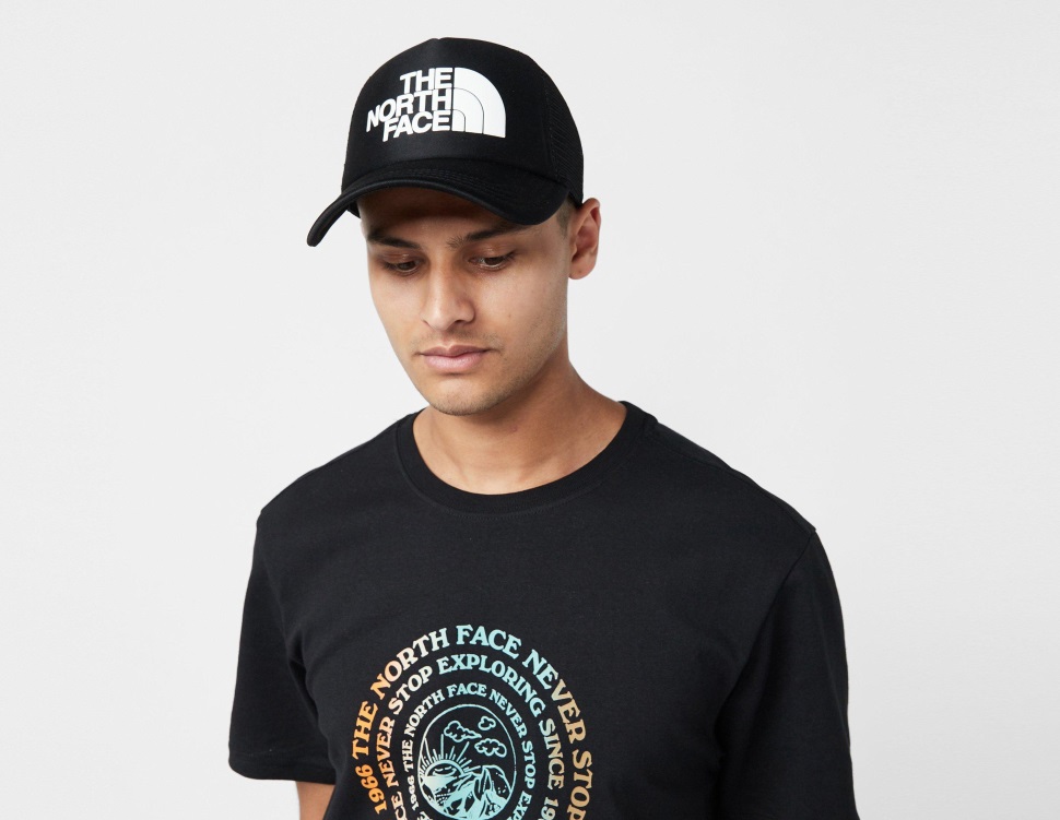 قبعة سائق الشاحنة بشعار أسود الوجه الشمالي