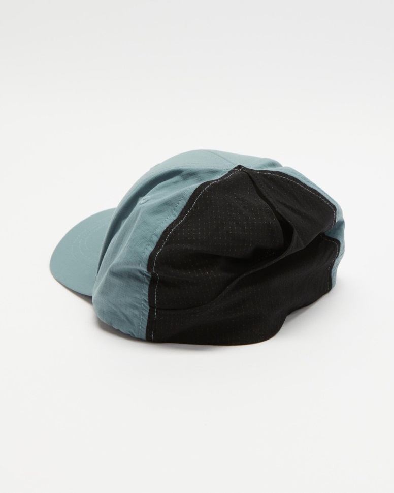 قبعة أفق الشمال وجهها أزرق