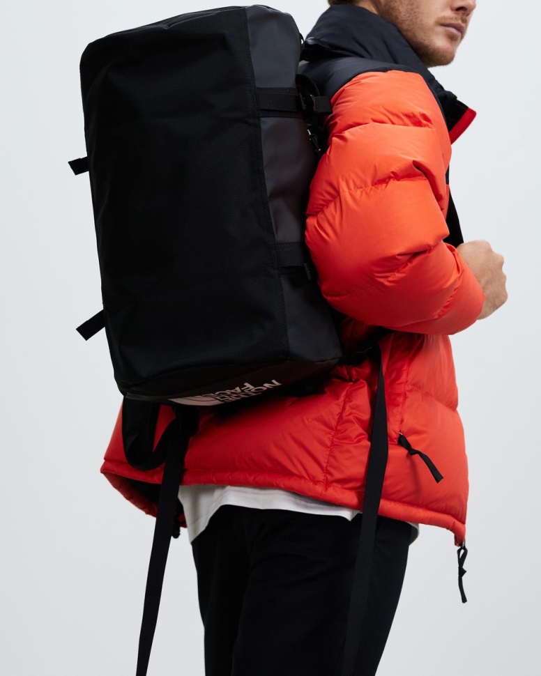 المعسكر الأساسي من القماش الخشن الوجه الشمالي أبيض وأسود