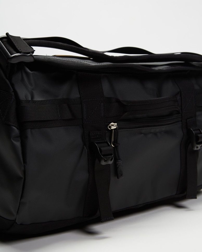 المعسكر الأساسي من القماش الخشن الوجه الشمالي أبيض وأسود