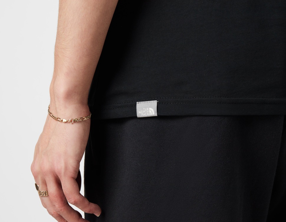 يواجه الشمال الأسود ويواجه الشمال تي شيرت