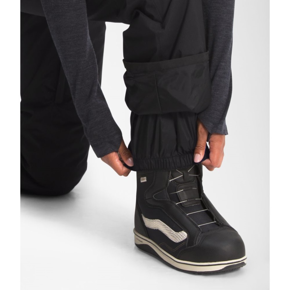 الأسود في الشمال يواجه المرايل المعزولة حرية المرأة