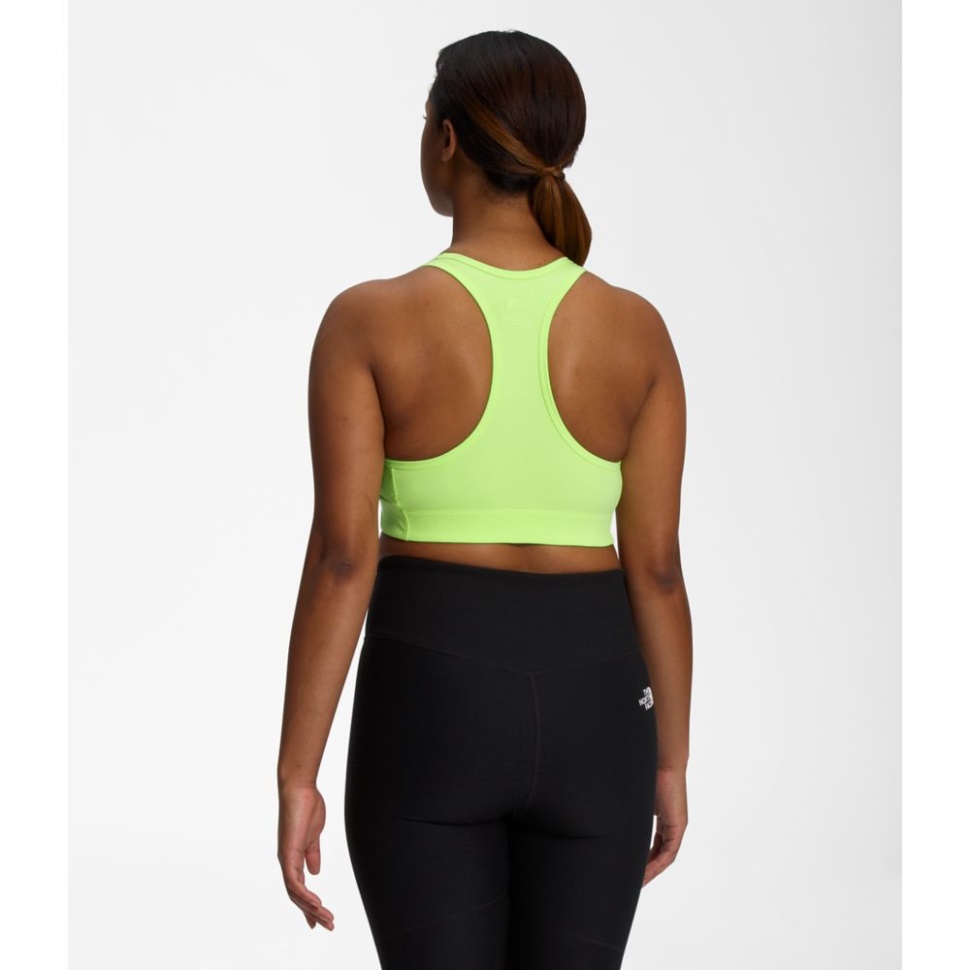 المرأة الخضراء في منتصف خط البرازيل وجه الشمال