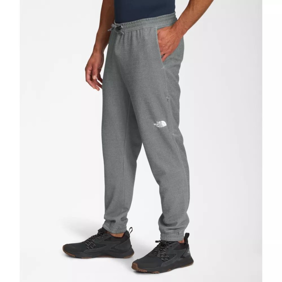 ركض الرجال متوسط ​​الوزن الصنوبر الكبير الوجه الشمالي رمادي