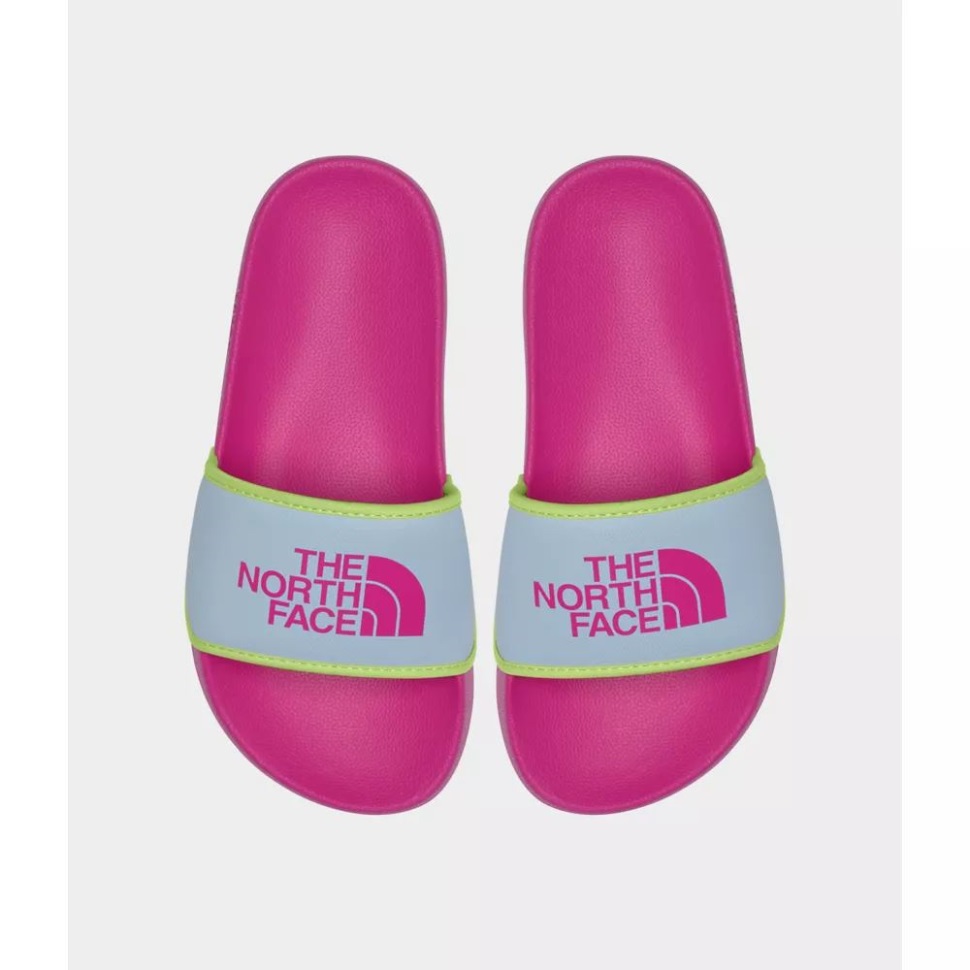 ينزلق مخيم قاعدة الشباب الأزرق بيتا الوردي الثالث على الوجه الشمالي