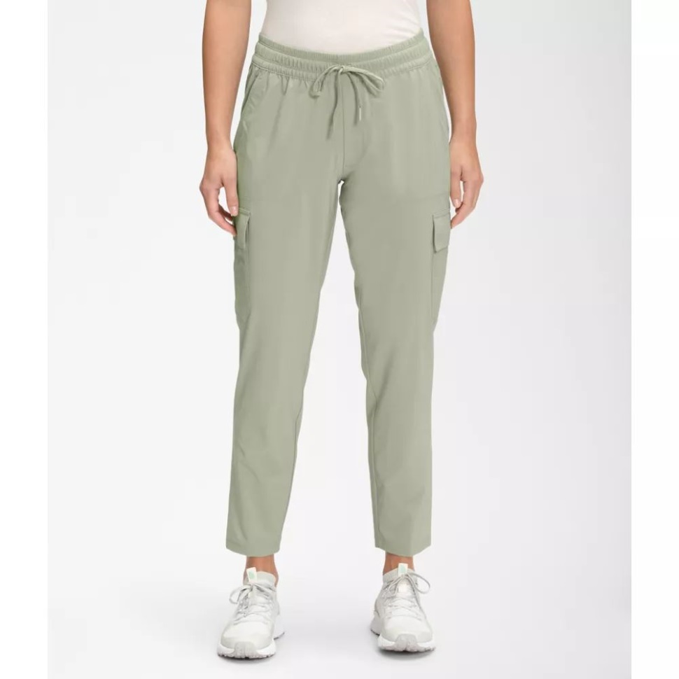 الشاي الأخضر في الشمال تواجه المرأة لا تتوقف عن ارتداء السراويل البضائع