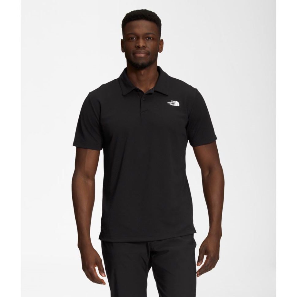 الرجال يواجهون الشمال يتجولون بولو الأسود