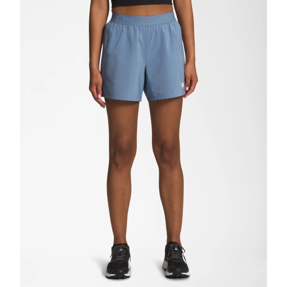 الوجه الشمالي المرأة تجول السراويل الشعبية الزرقاء