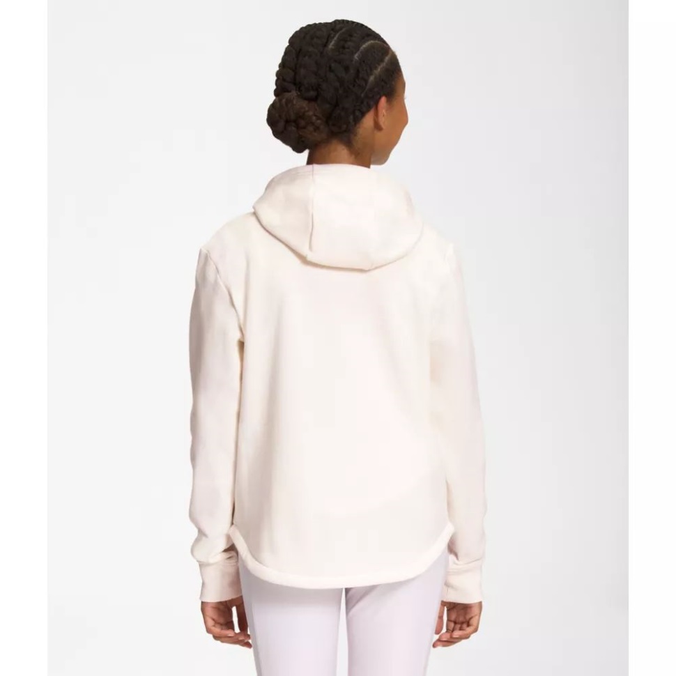 سترة بغطاء للرأس من الصوف في مخيم البنات البيضاء الوجه الشمالي