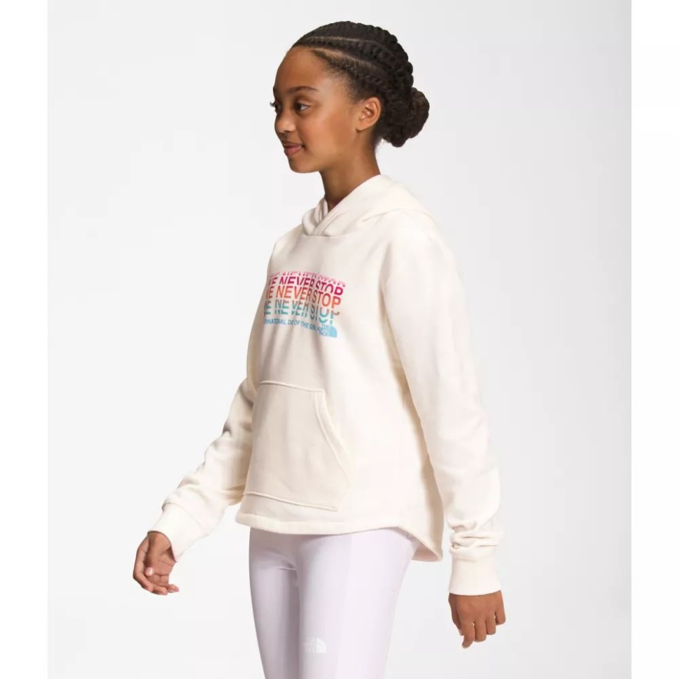 سترة بغطاء للرأس من الصوف في مخيم البنات البيضاء الوجه الشمالي