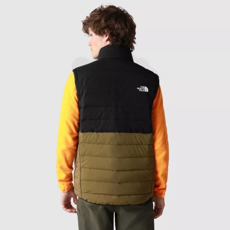 الرجال بيلفيو تمتد أسفل جيليه الوجه الشمالي الأسود