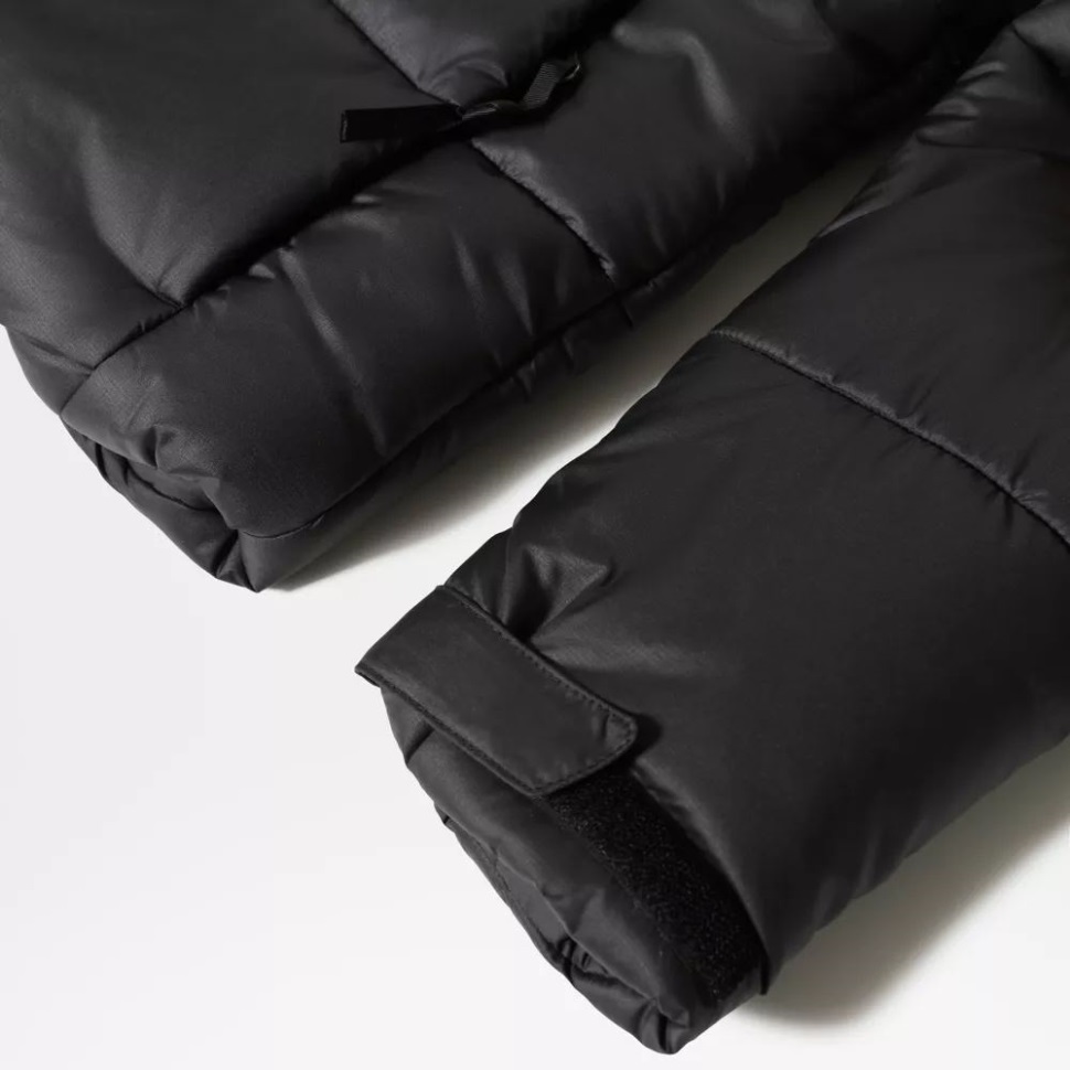 المرأة التي تواجه الشمال اقتصاص سترة Saikuru سوداء