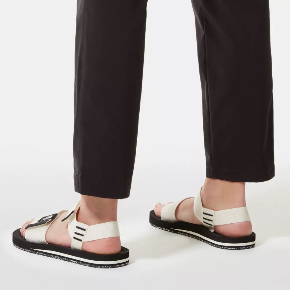 صندل نسائي أبيض وجه الشمال