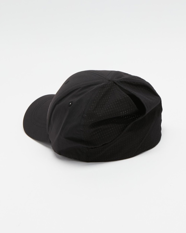 قبعة الأفق السوداء مواجهة الشمال