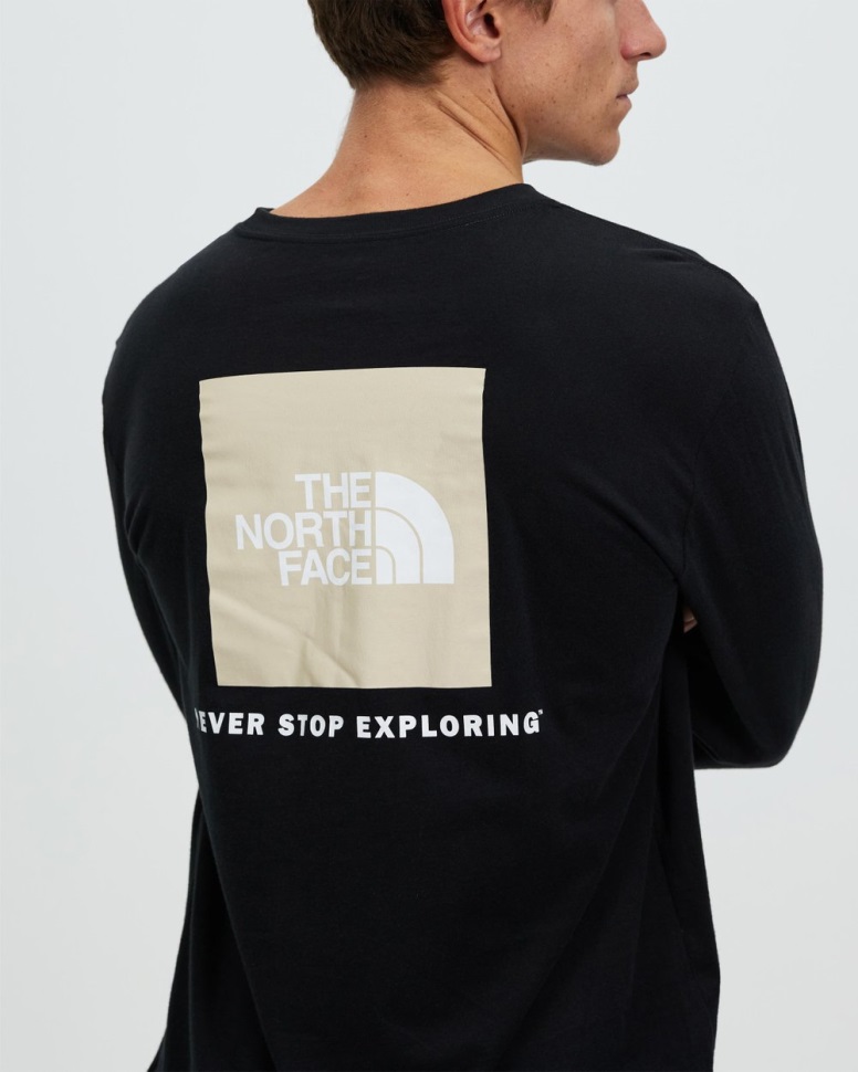 تي شيرت Nse مربع بأكمام طويلة باللونين الأسود والحصى