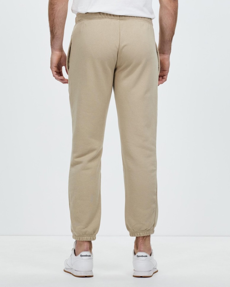 بنطال رياضي بشعار بسيط جهة الشمال من الكتان