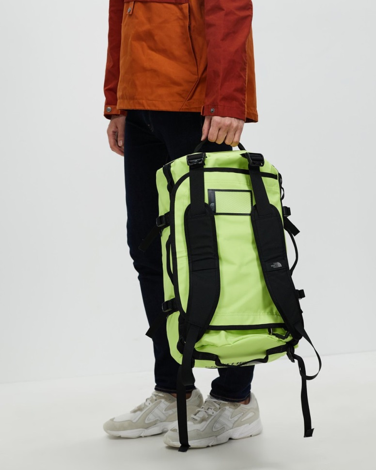 مواجهة الشمال من القماش الخشن في معسكر القاعدة الخضراء