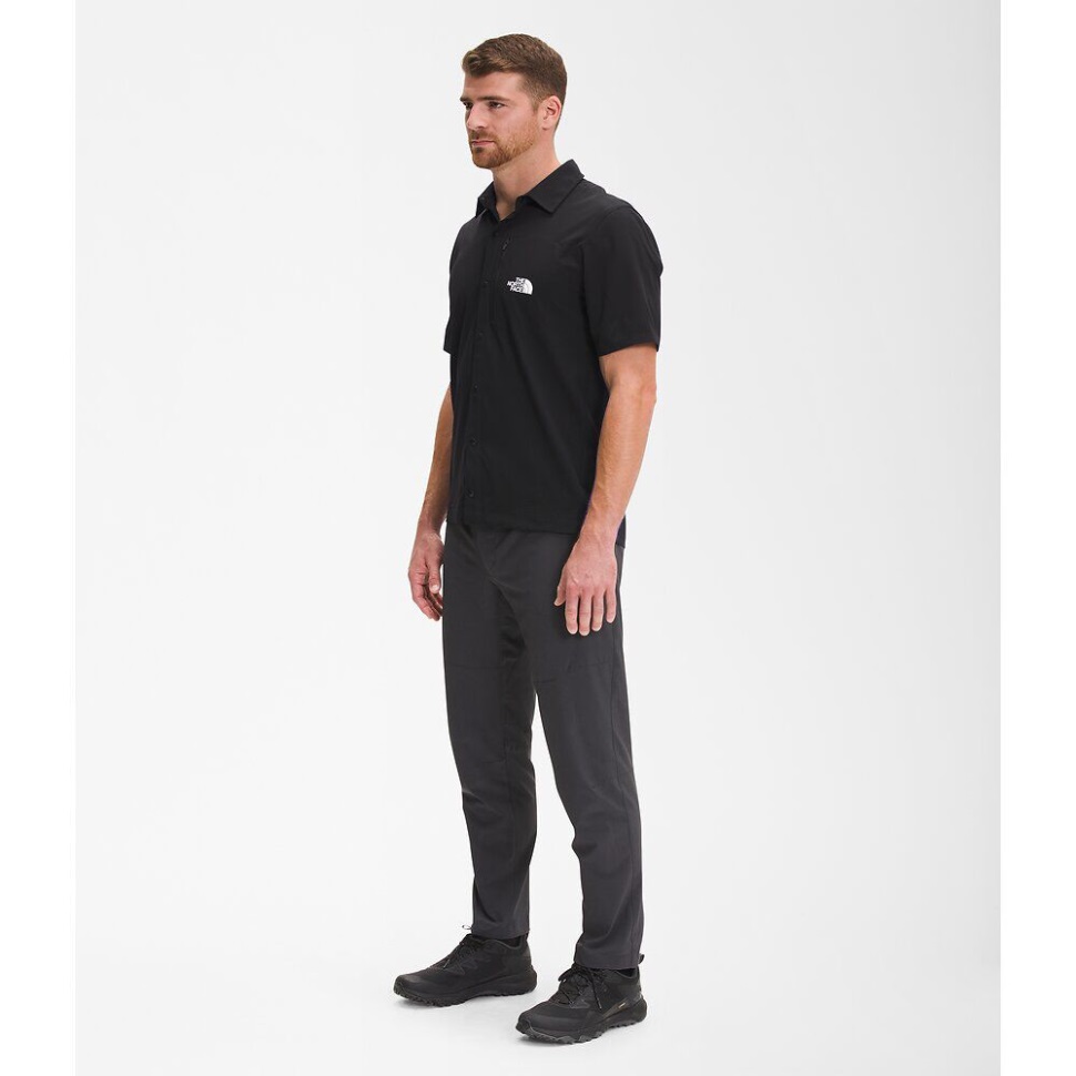 قميص بأكمام قصيرة للرجال من درب أول Upf أسود وجه الشمال