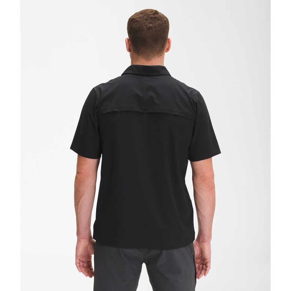 قميص بأكمام قصيرة للرجال من درب أول Upf أسود وجه الشمال