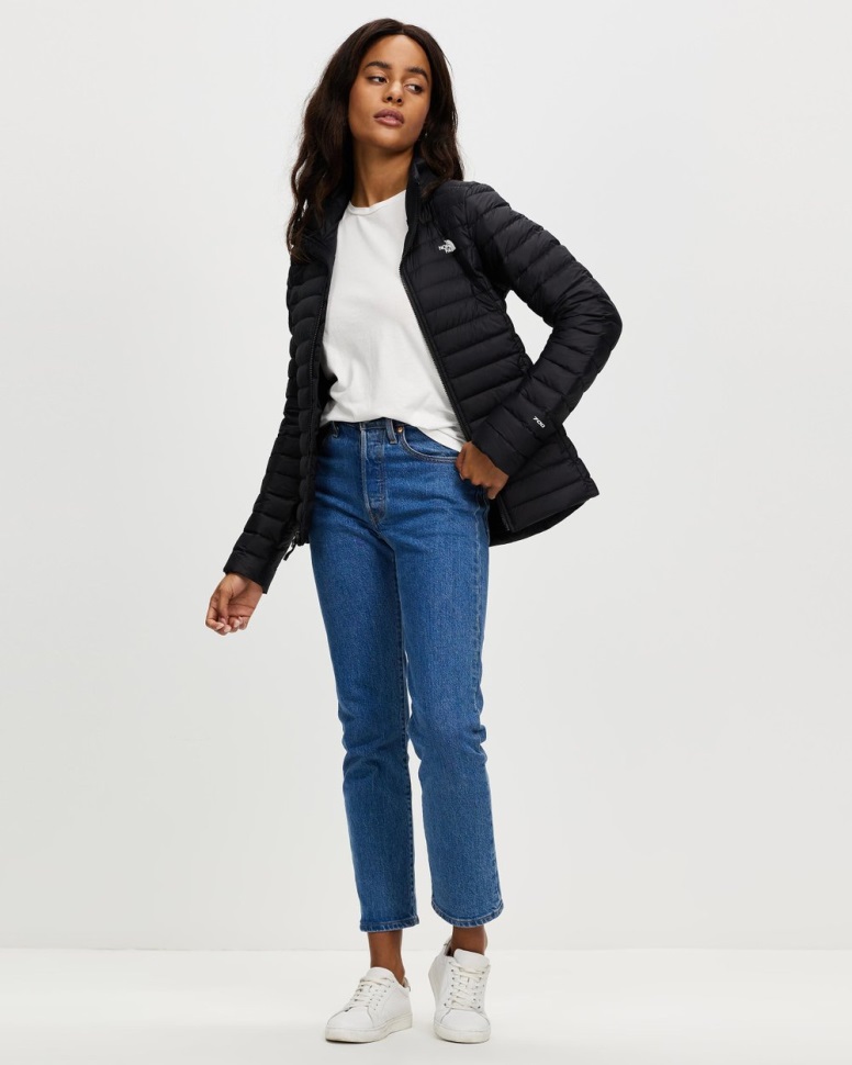 تمتد أسفل سترة الوجه الشمالي الأسود