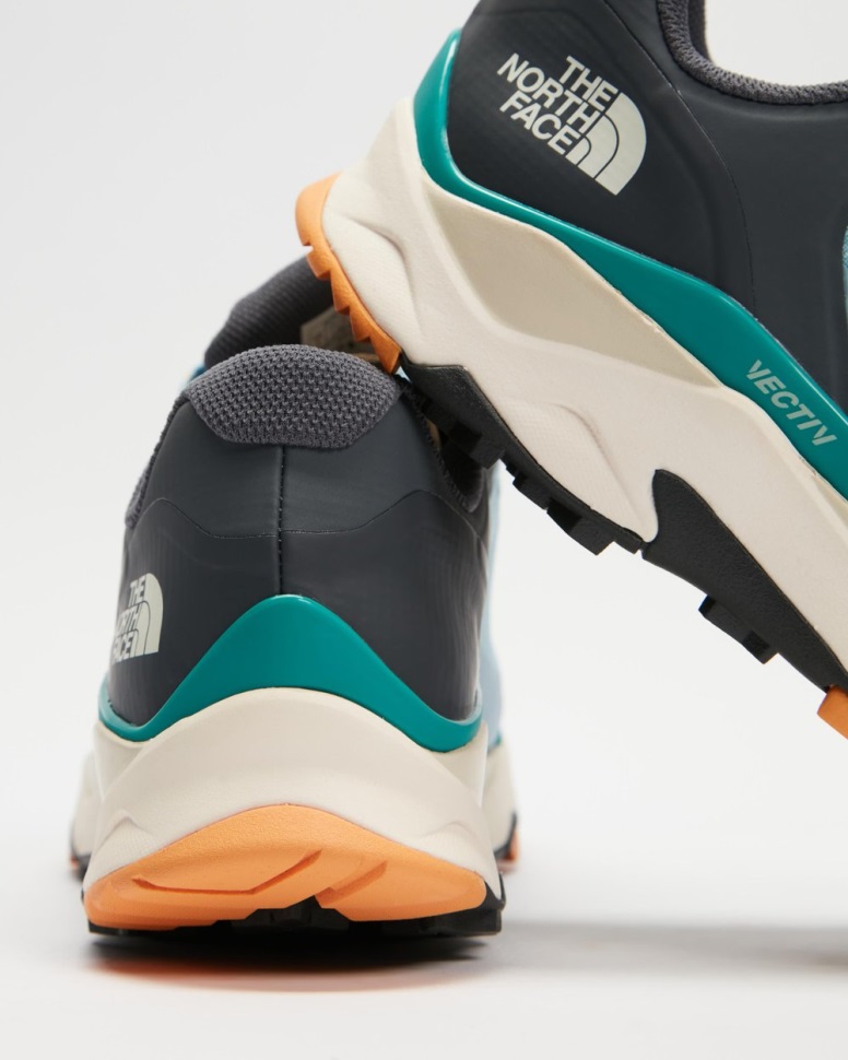 يواجه الشمال الرمادي المستكشفة المستكشفة في منتصف المستقبل المضيء للمرأة